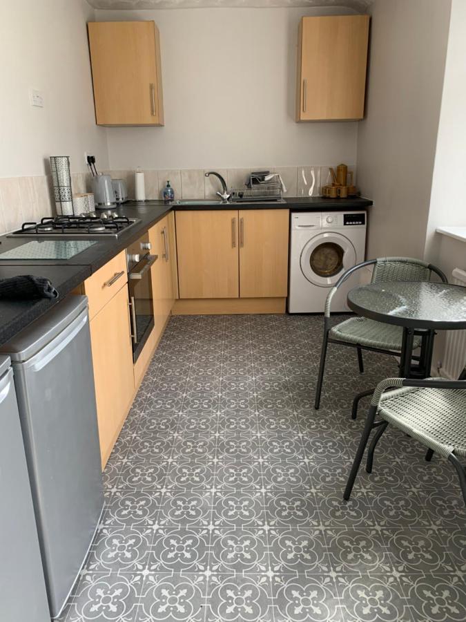 The Greens Apartment Farnworth Exteriör bild