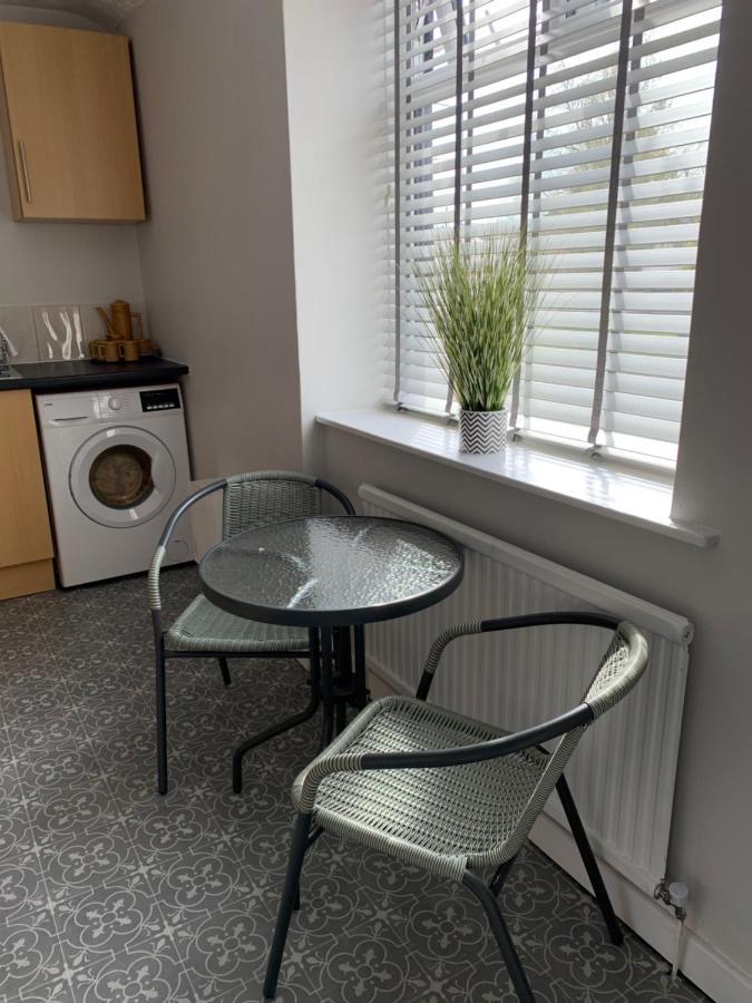 The Greens Apartment Farnworth Exteriör bild