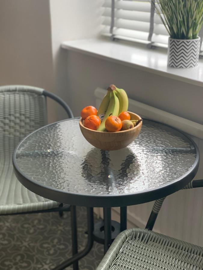 The Greens Apartment Farnworth Exteriör bild